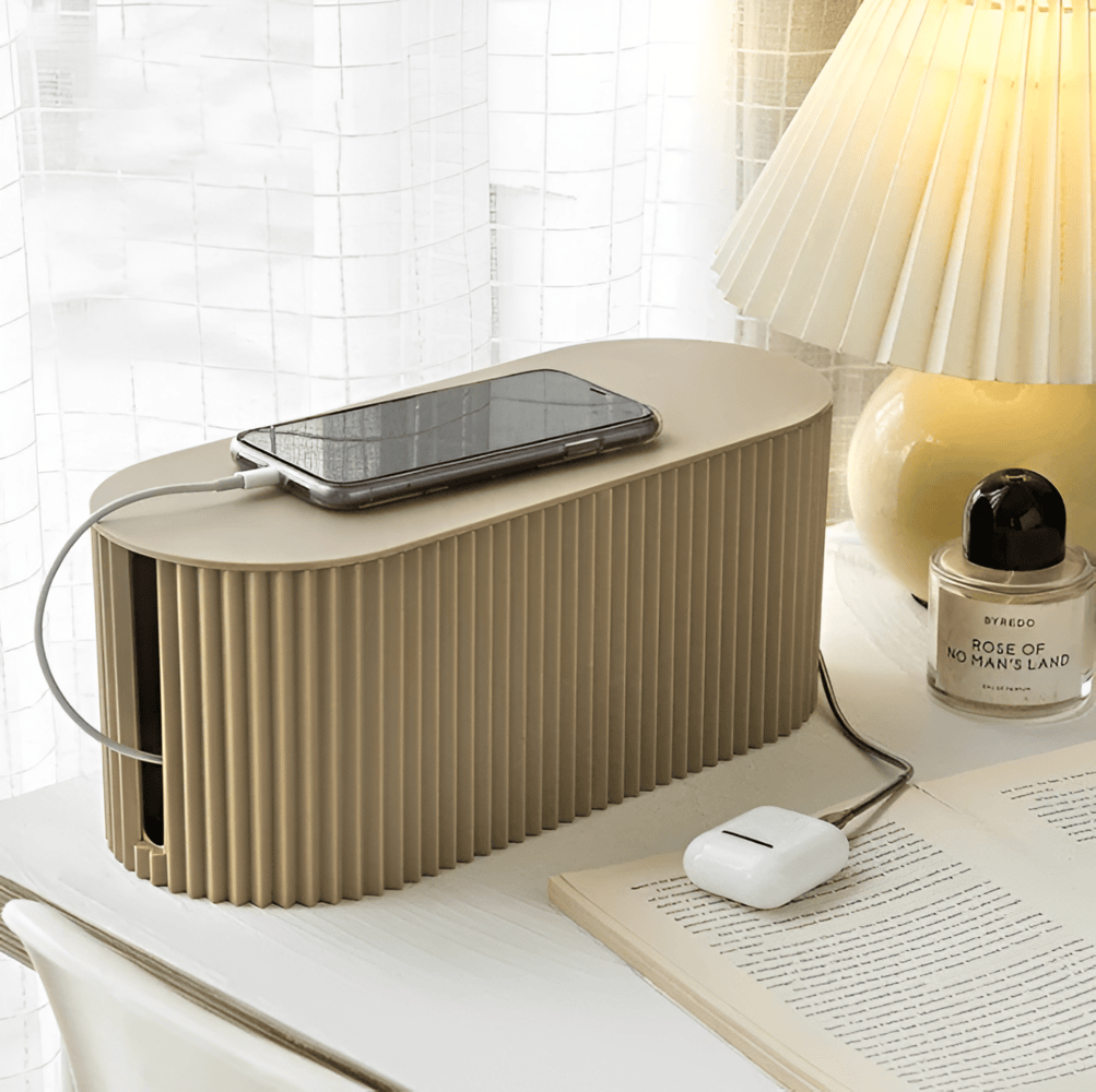 Minimalistyczny schowek na kable - czysta organizacja i elegancki wygląd