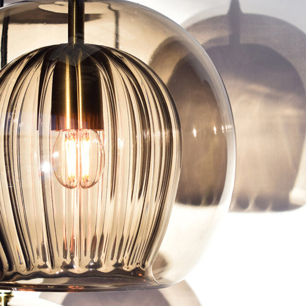 Elegancka i ciepła szklana lampa wisząca – styl i wyrafinowanie