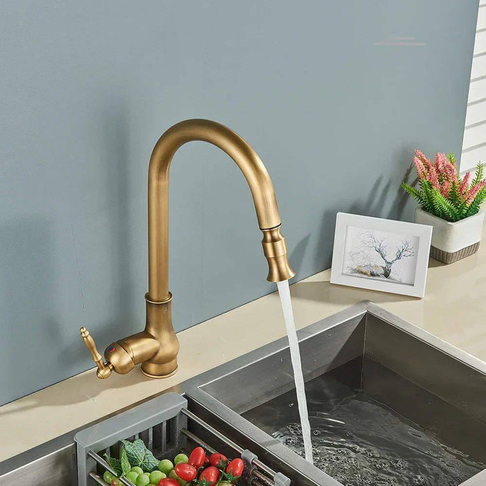 Torneira de Cozinha Vintage – Elegância Clássica e Acabamento Autêntico 