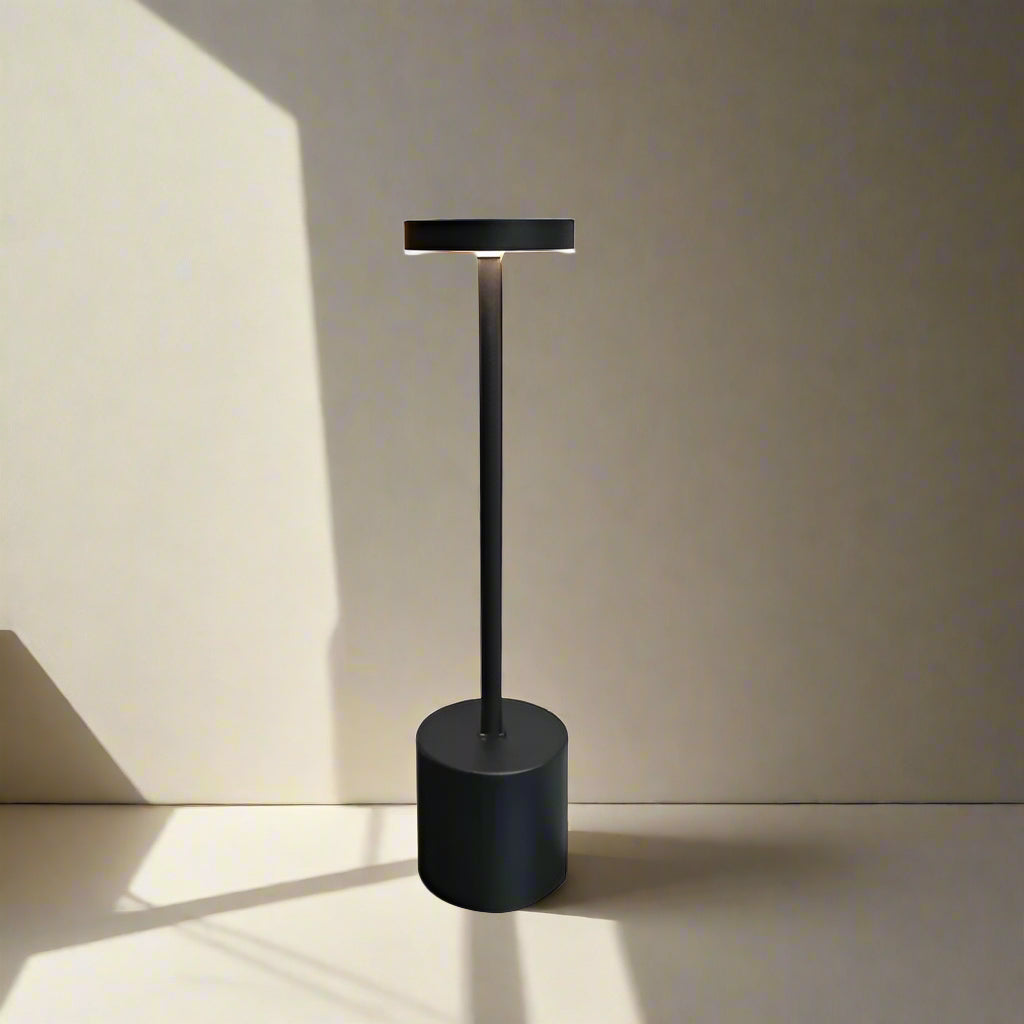 Lámpara de Mesa LED Táctil Recargable – Iluminación Práctica y Moderna 