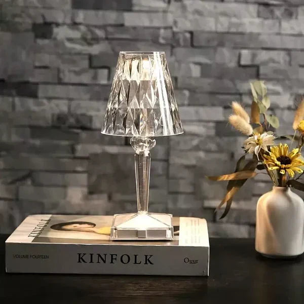Lámpara de Mesa Cristalina – Elegancia Moderna y Ambiente Acogedor 