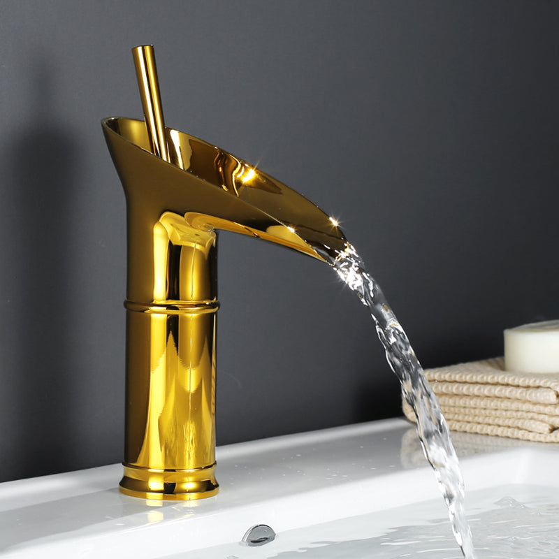 Cascade Faucet Bathroom – Antique and Elegant Style 