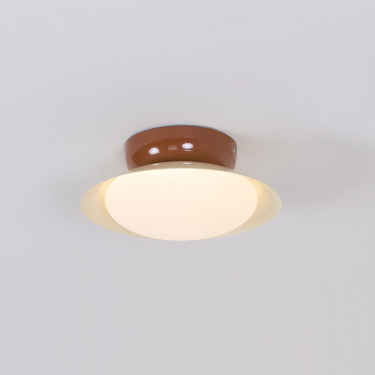 Plafoniera rotonda a LED - Bagliore naturale ed eleganza discreta