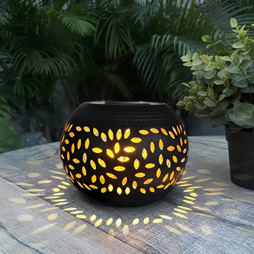Solární zahradní lampa se světelným efektem