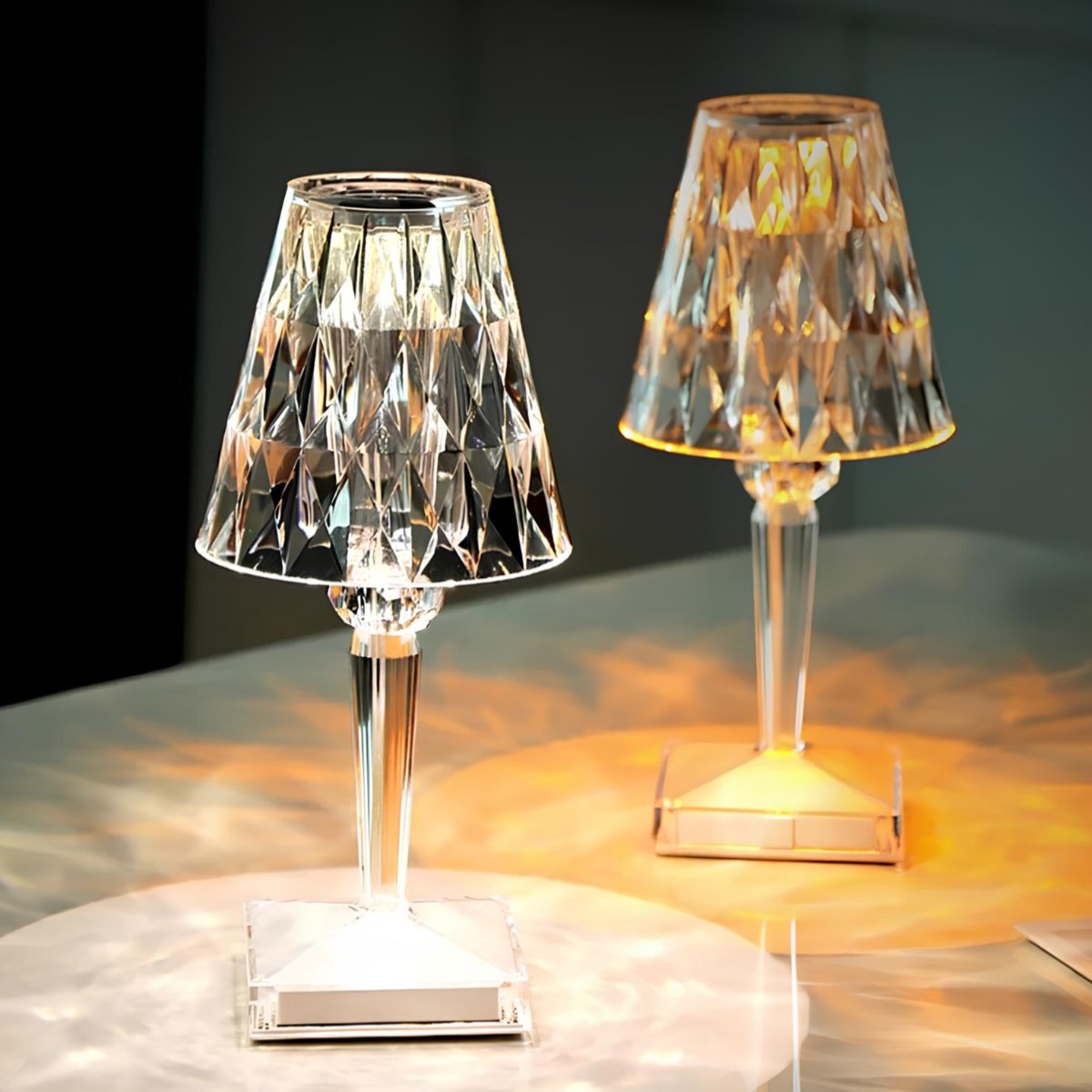 Lámpara de Mesa Cristalina – Elegancia Moderna y Ambiente Acogedor 