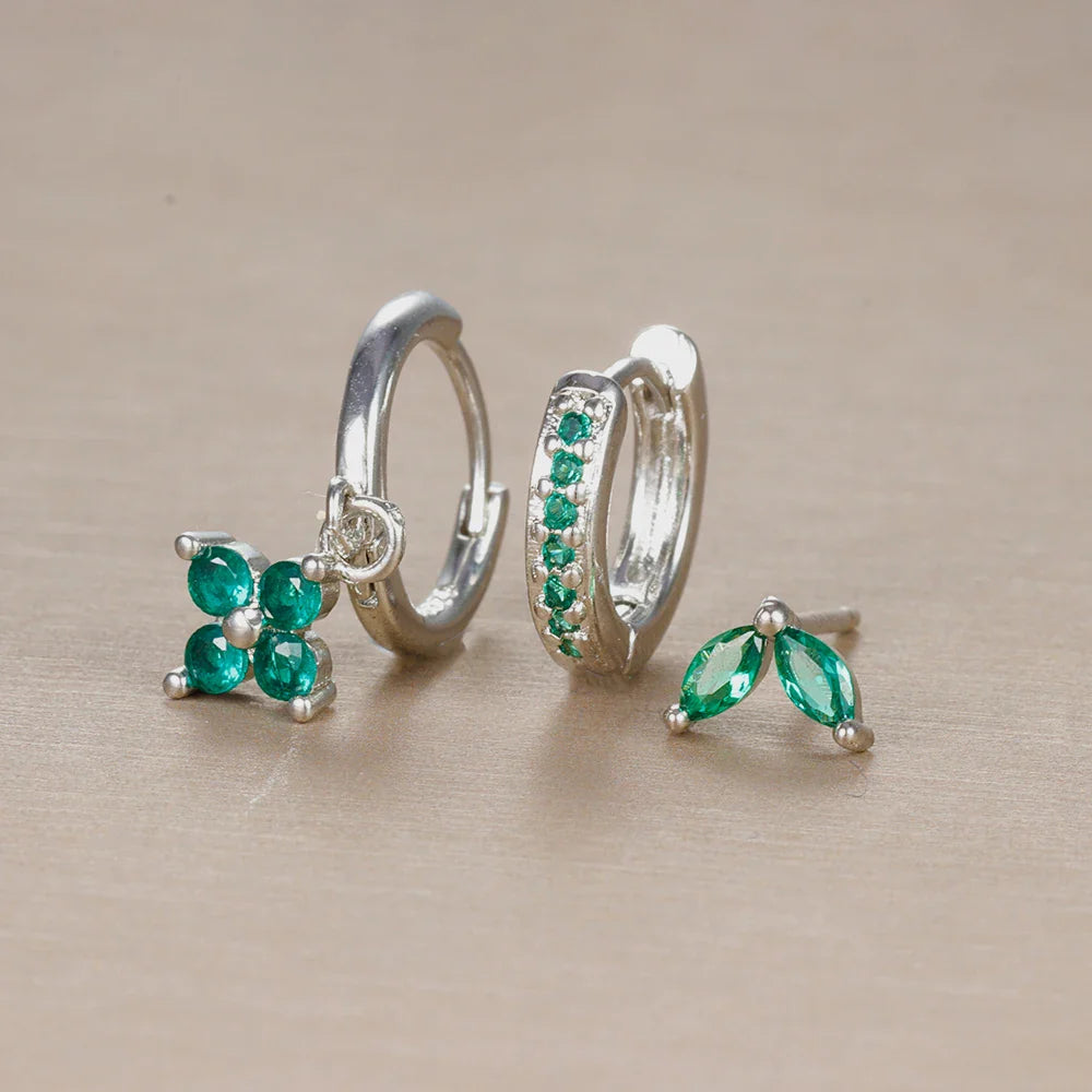 Insieme di Orecchini e Piercing – Versatilità e Sottile Brillantezza 