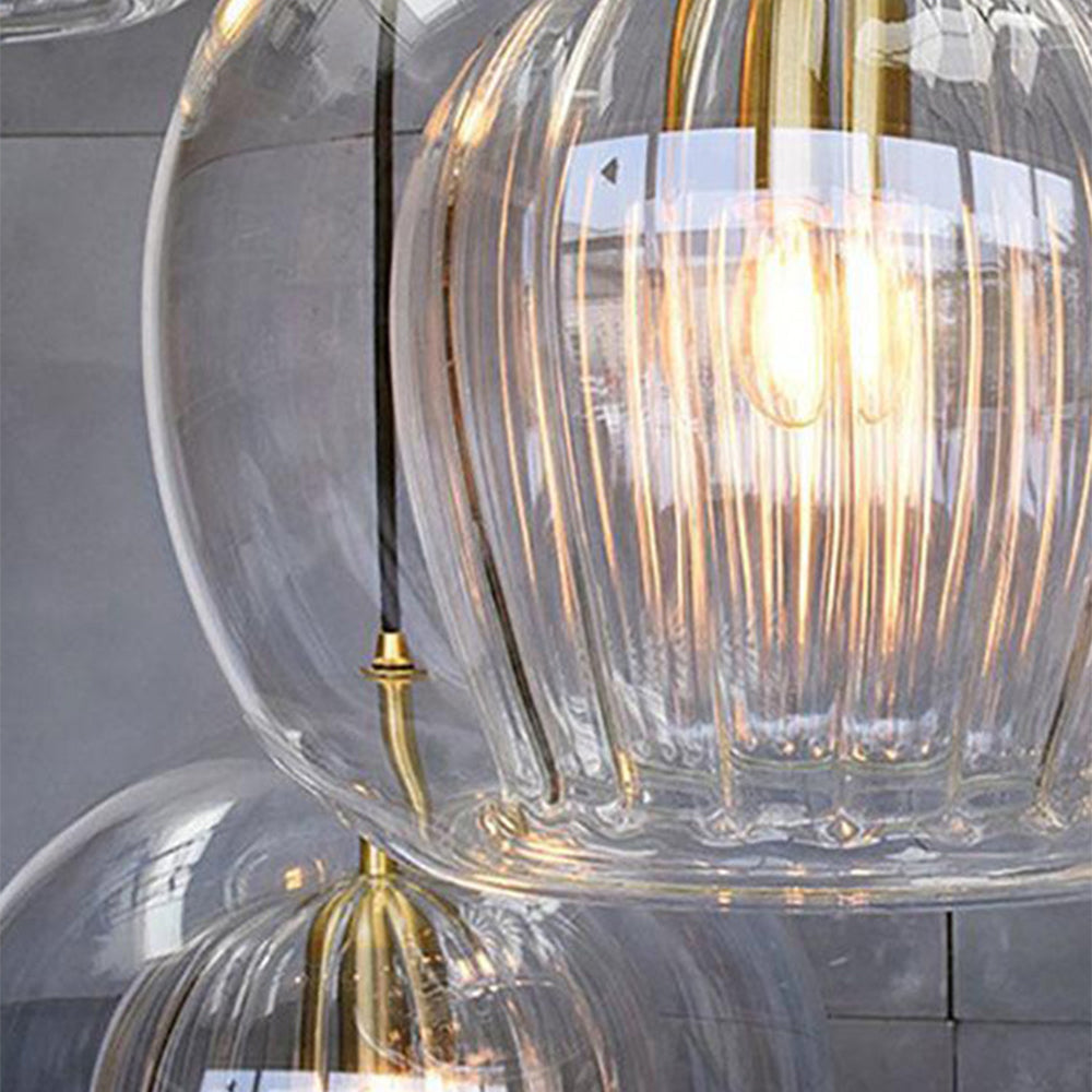 Elegancka i ciepła szklana lampa wisząca – styl i wyrafinowanie 