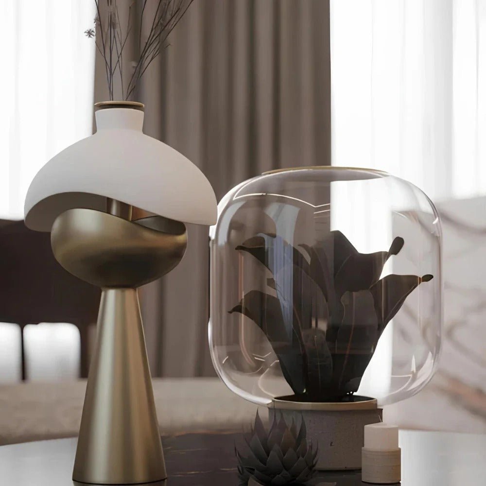Stolní lampa s vyřezávaným designem – elegance a originalita 