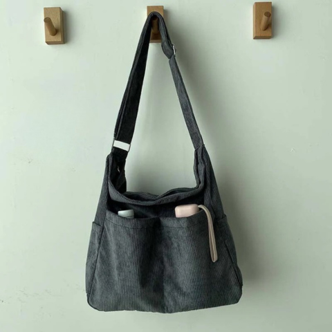 Axelväska i canvas med kottmönster – Avslappnad och elegant stil 