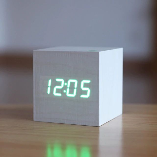 ساعة رقمية مكعبة - تصميم بسيط وعرض LED 