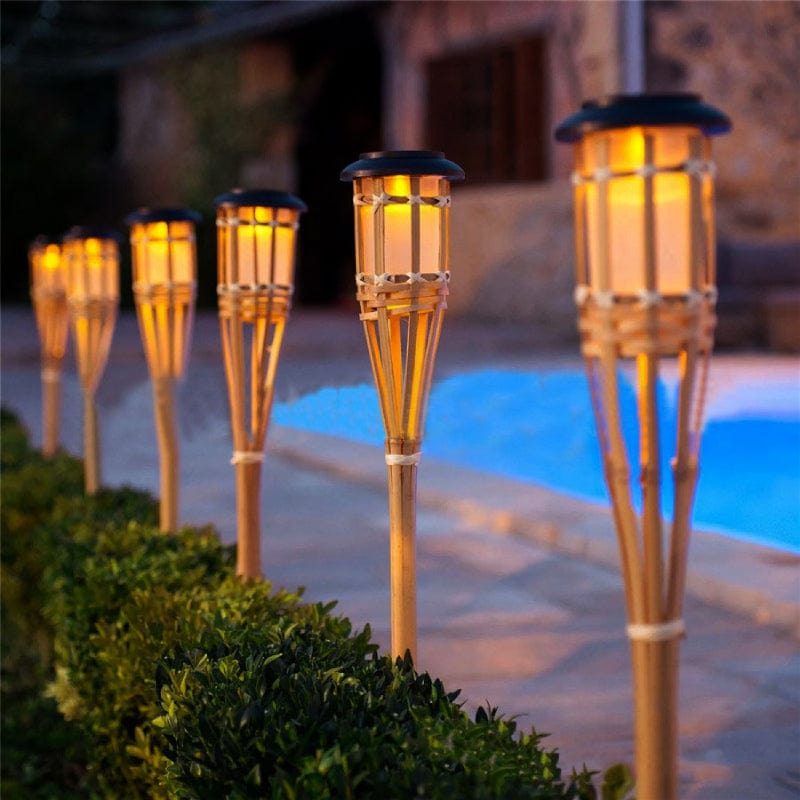 Solarlampa Tiki - Lysa upp dina kvällar med stil 
