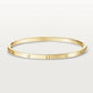 Minimalistisches Goldenes Armreif – Diskrete und Zeitlose Eleganz 