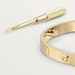 Minimalistisches Goldenes Armreif – Diskrete und Zeitlose Eleganz 