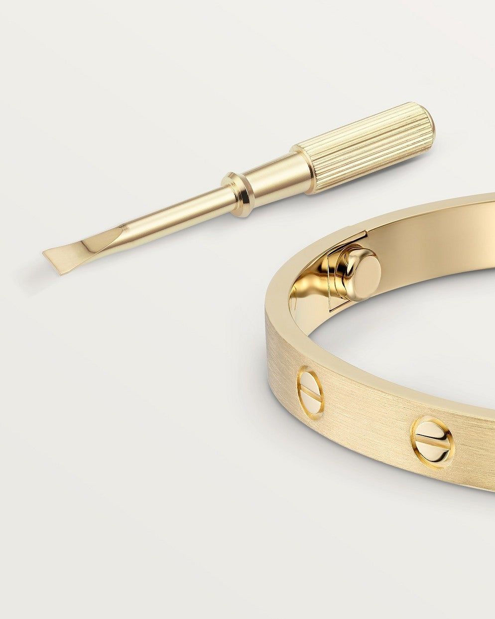 Minimalistisches Goldenes Armreif – Diskrete und Zeitlose Eleganz 
