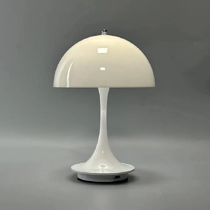 LED-pöytälamppu – Lataus ja kolmen tason valaistus 