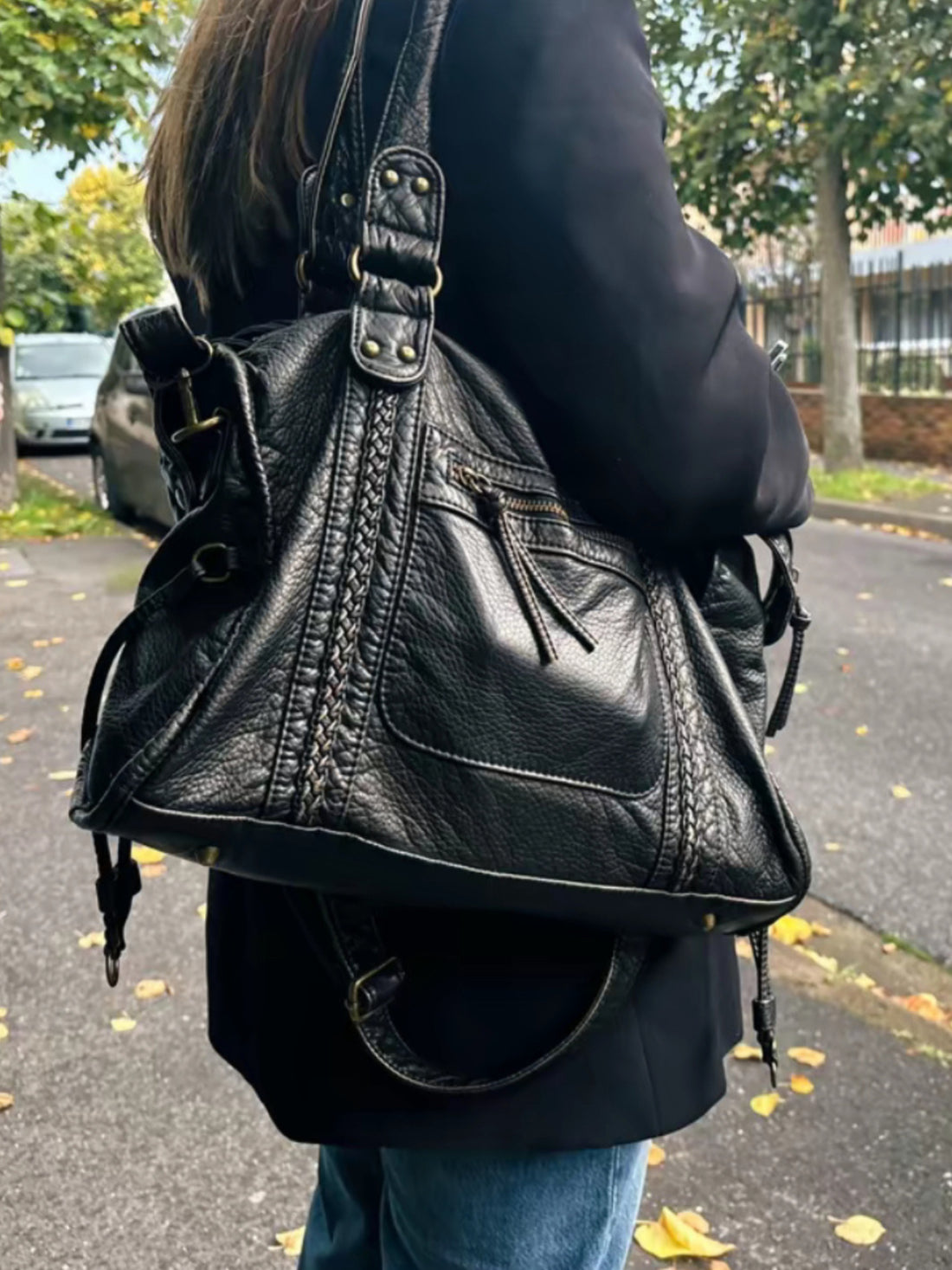 Geantă cu Umăr Elegantă – Stil Chic și Practic pentru Zilele de Zi cu Zi 