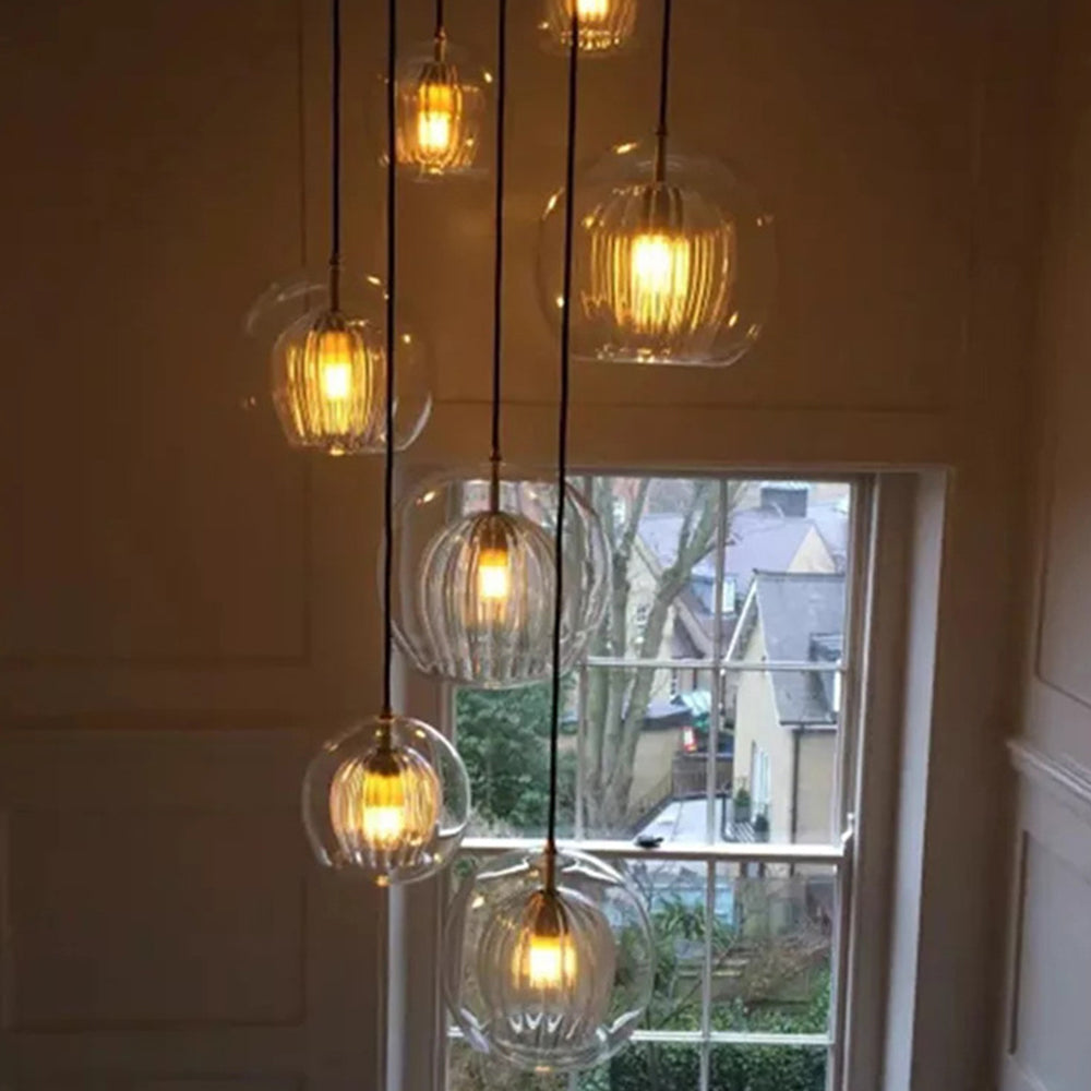 Elegancka i ciepła szklana lampa wisząca – styl i wyrafinowanie 