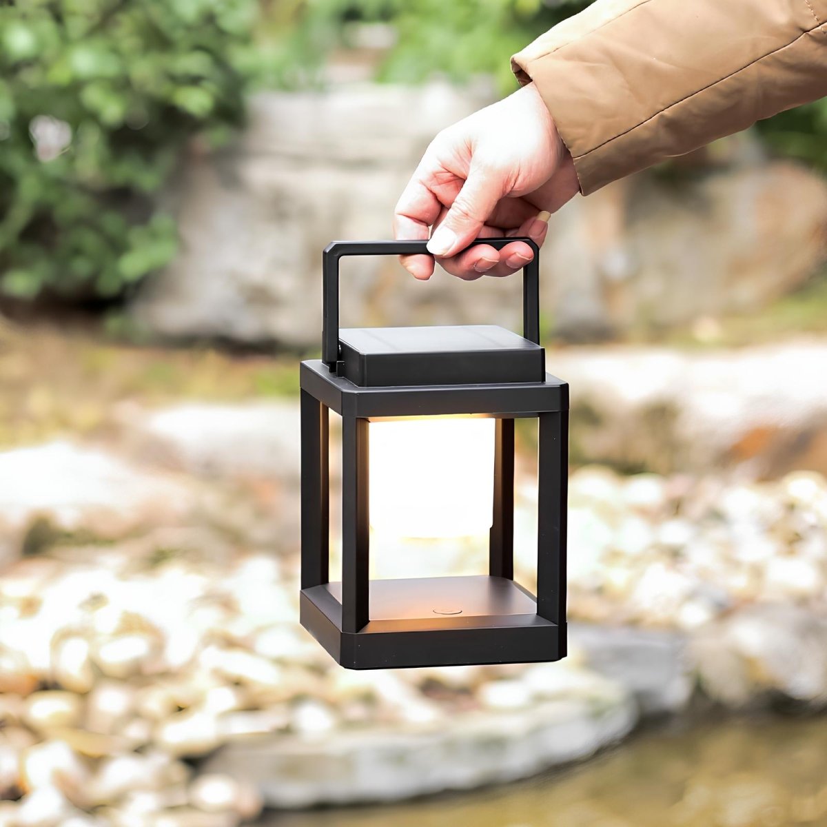 Modern Solar Lantern – Elegant and Durable Lighting 