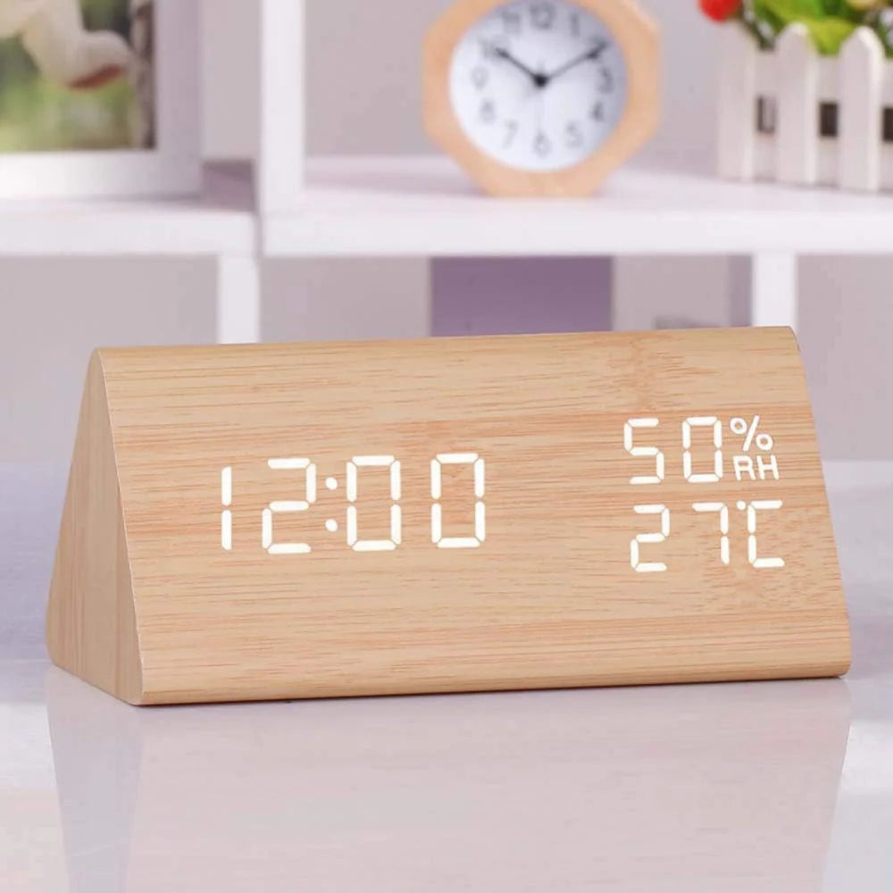LED-klocka med röststyrning – Modern design och smart funktionalitet 